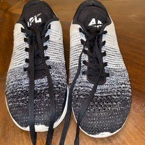 APL:Athletic Propulsion Labs size 8/ Lululemon